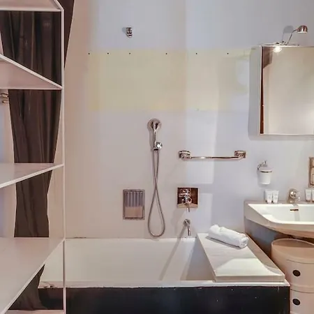 Apartamento Guesthero - Duomo M3 Milão
